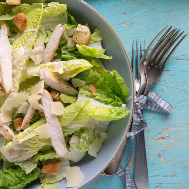 salát Caesar; moderní food