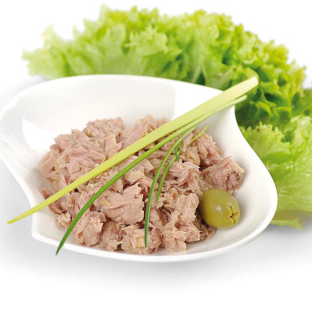 Tuňák ve vlastní šťávě