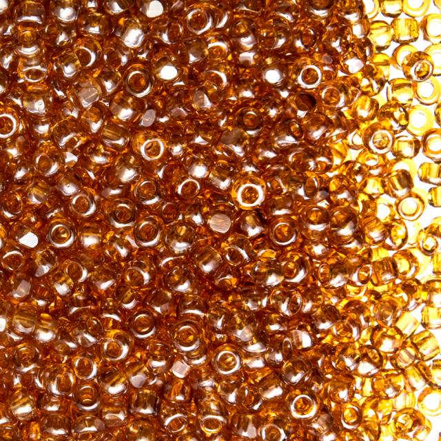 produktová foto skleněné korále na bílém pozadí