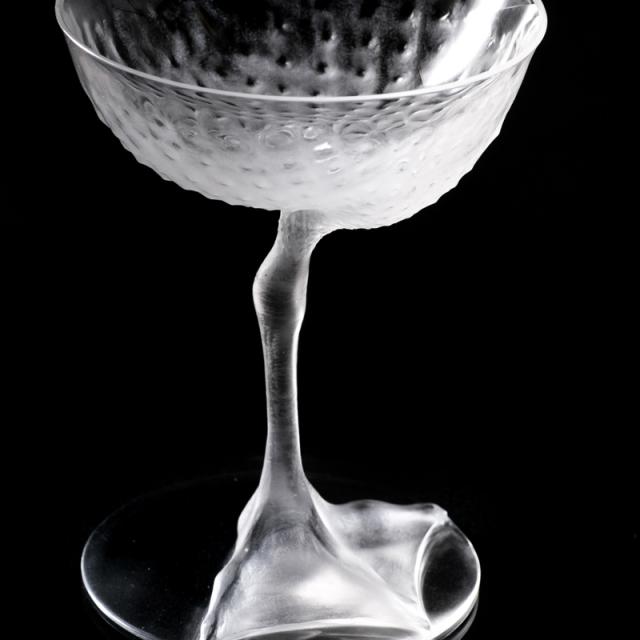 produktová foto sklenička na černém podkladu