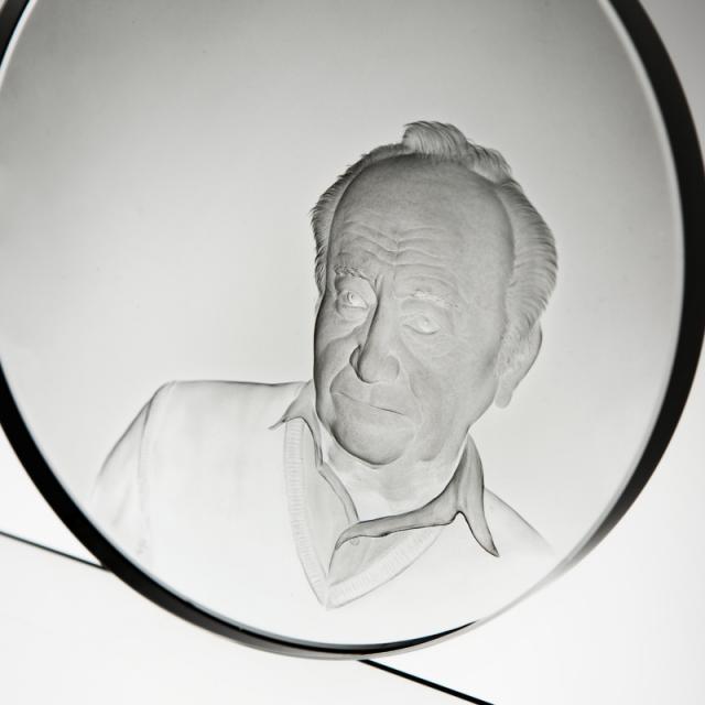 Čiré sklo; plaketa