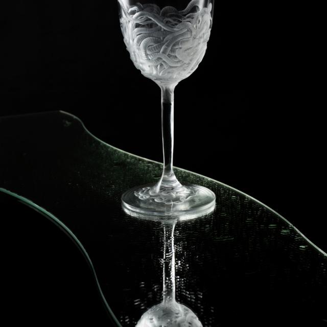 Schindler; ryté sklo; číše Žížaly